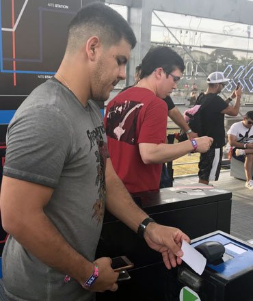 Foto extra de Controle de Acesso e Credenciamento Personalizado: Adidas no Lollapalooza